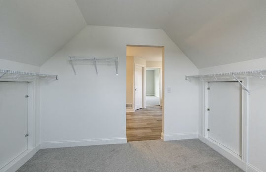 9395 Village Meadows Int-44