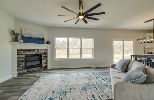 9395 Village Meadows Int-8