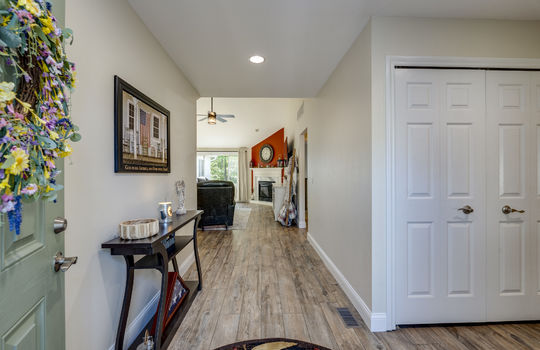2044 Silverpine Ct Int-1