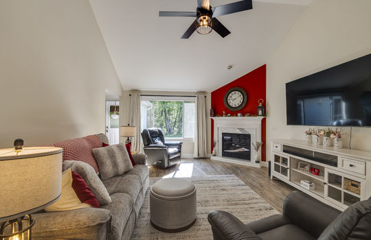 2044 Silverpine Ct Int-2