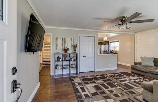 2670 Park Dr Int-1