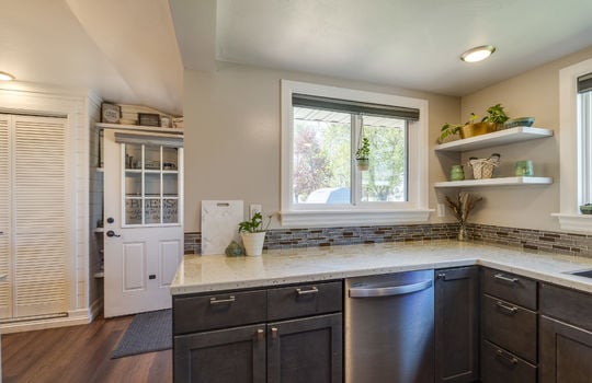 2670 Park Dr Int-11