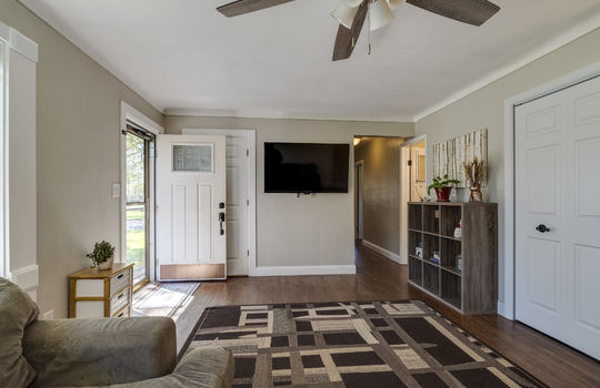 2670 Park Dr Int-2