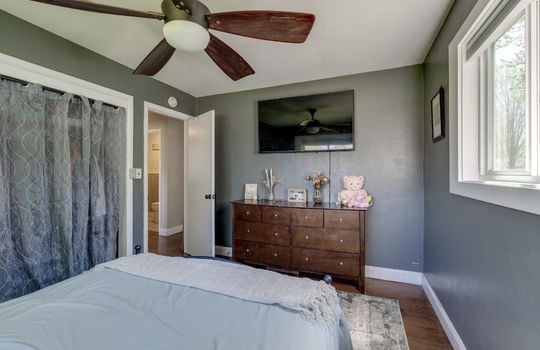 2670 Park Dr Int-23