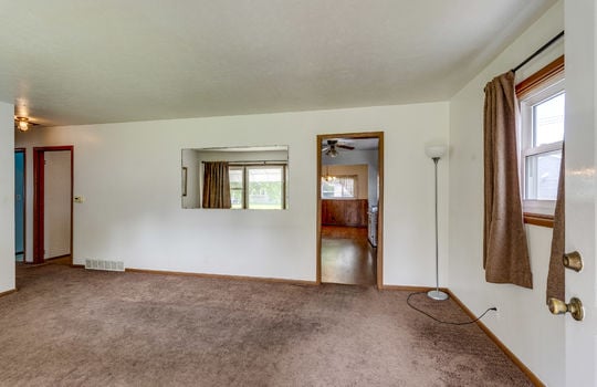 6021 322nd St Int-1