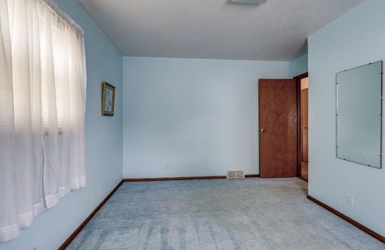 6021 322nd St Int-13