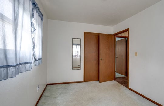 6021 322nd St Int-15