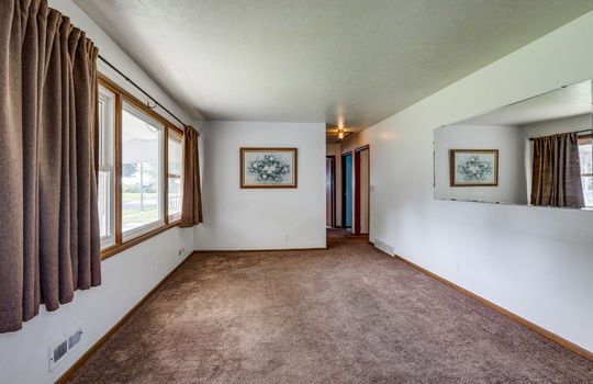 6021 322nd St Int-2