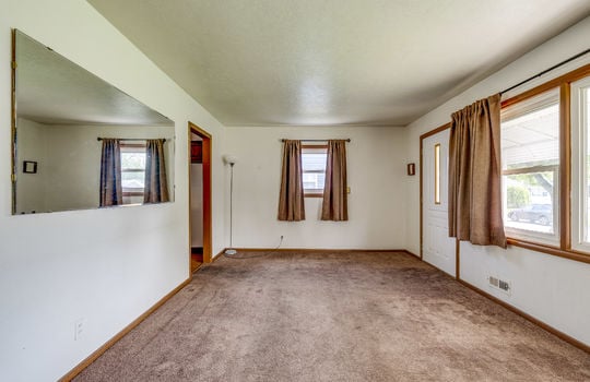6021 322nd St Int-3