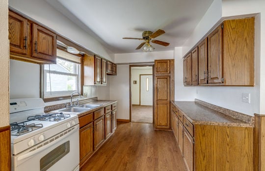 6021 322nd St Int-5