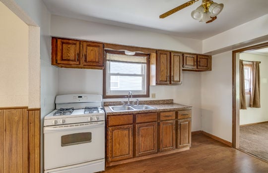 6021 322nd St Int-6