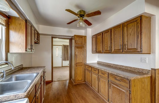 6021 322nd St Int-7