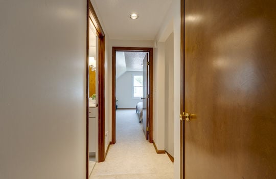 6913 Maplewood Dr Int-17