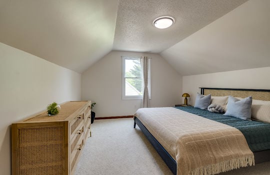 6913 Maplewood Dr Int-18