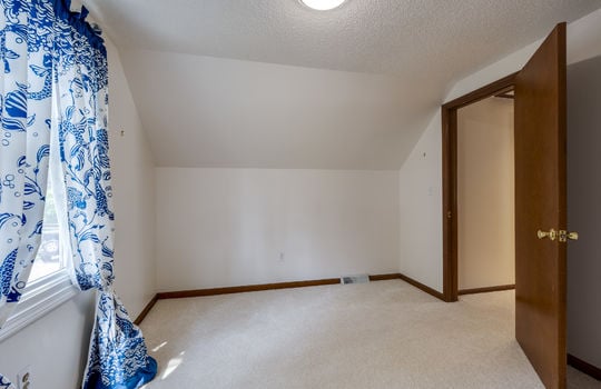 6913 Maplewood Dr Int-24