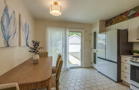 6913 Maplewood Dr Int-6