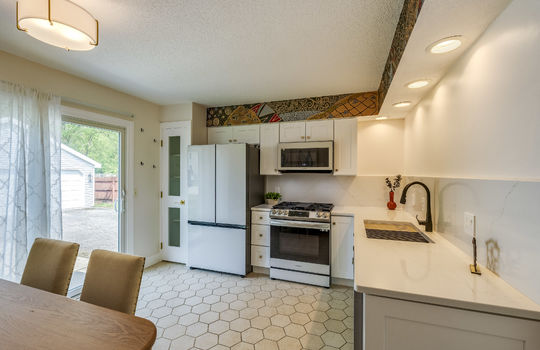6913 Maplewood Dr Int-7