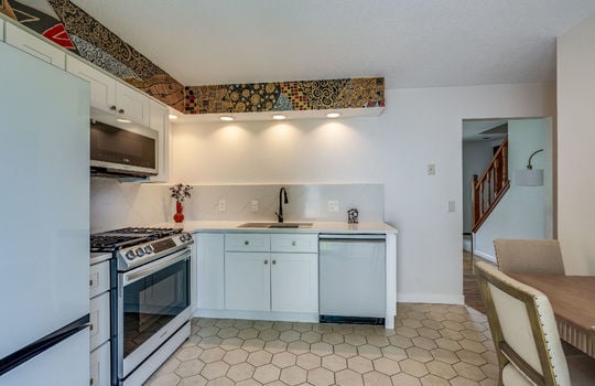 6913 Maplewood Dr Int-8