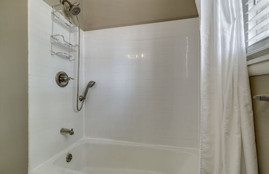 7558 Indian Rd Int-15