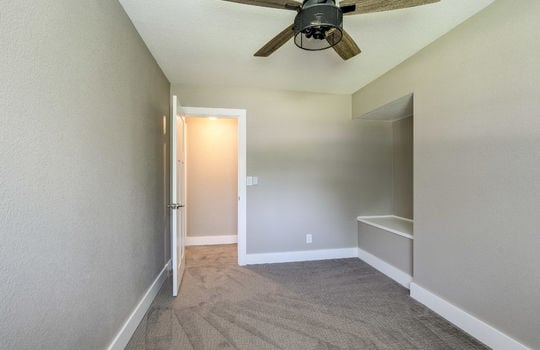 7558 Indian Rd Int-17