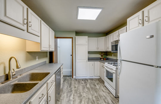 10059 Summerfield Rd Int-6