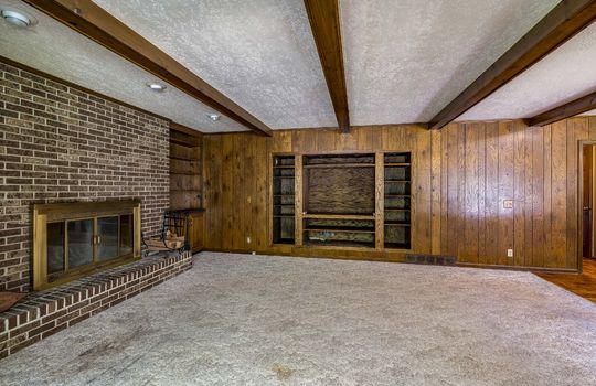 6608 Inglewood Int-12