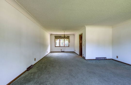 6608 Inglewood Int-4