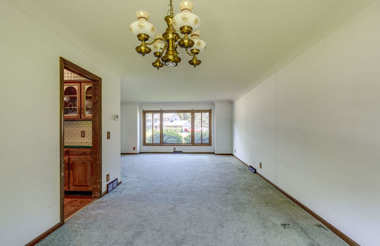 6608 Inglewood Int-5