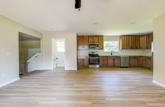 7100 Maplewood Dr Int-1