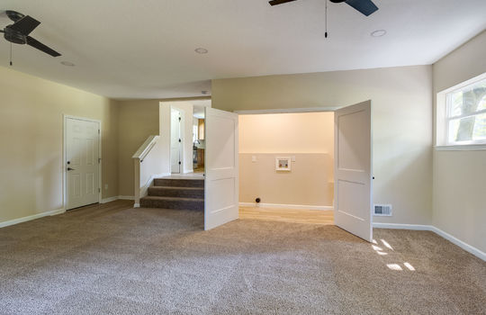 7100 Maplewood Dr Int-10