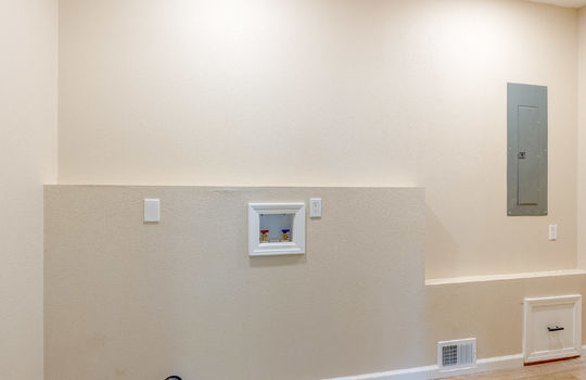 7100 Maplewood Dr Int-11