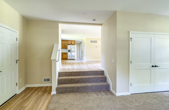 7100 Maplewood Dr Int-12