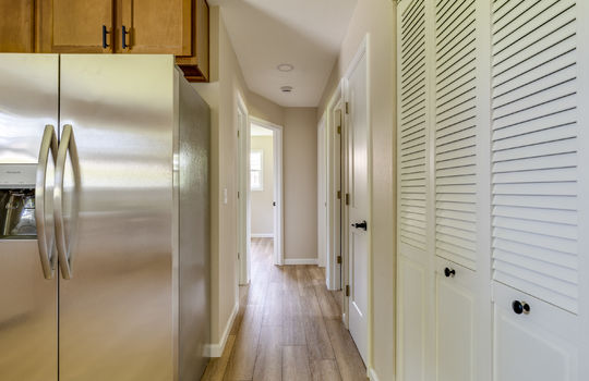 7100 Maplewood Dr Int-14