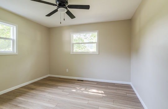 7100 Maplewood Dr Int-18