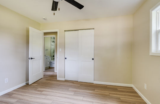 7100 Maplewood Dr Int-19