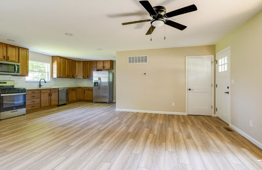 7100 Maplewood Dr Int-2