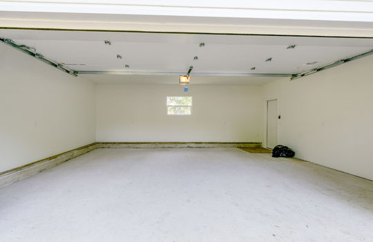 7100 Maplewood Dr Int-22