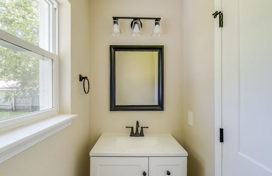 7100 Maplewood Dr Int-6