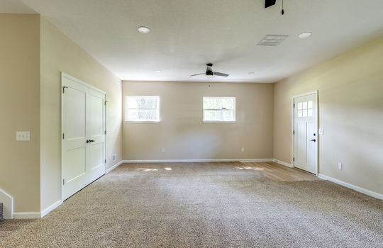 7100 Maplewood Dr Int-7