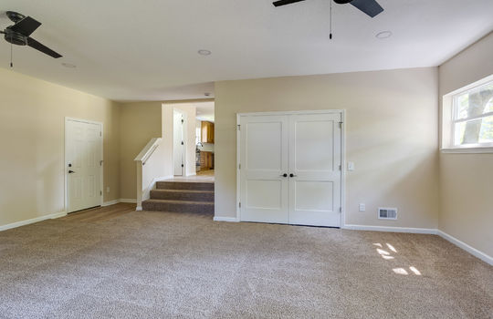 7100 Maplewood Dr Int-9