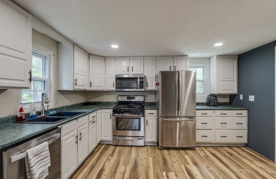 7768 Summerfield Rd Int-5