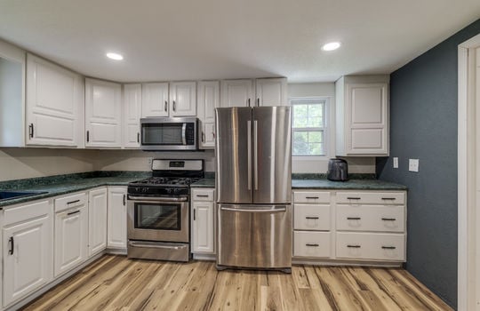 7768 Summerfield Rd Int-8