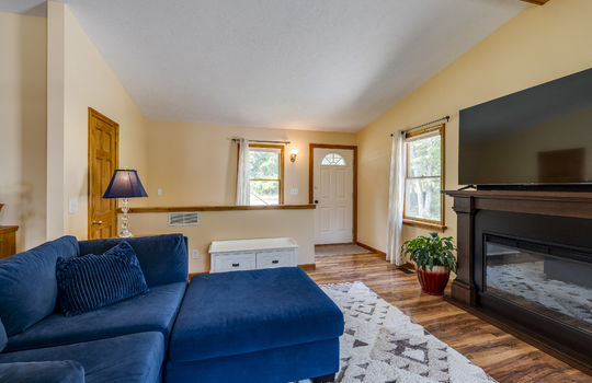 12701 Ayres Hwy Int-2