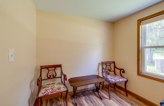 12701 Ayres Hwy Int-21