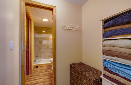 12701 Ayres Hwy Int-22