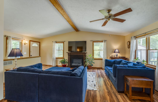 12701 Ayres Hwy Int-3