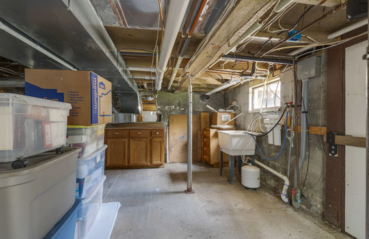 12701 Ayres Hwy Int-32