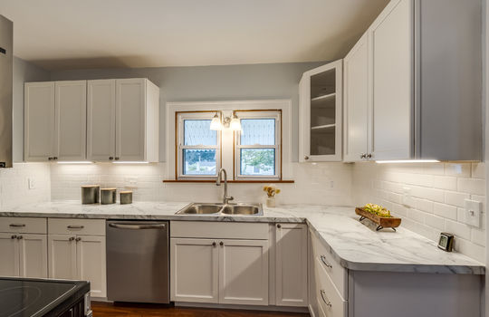 1702 Copley Dr Int-9