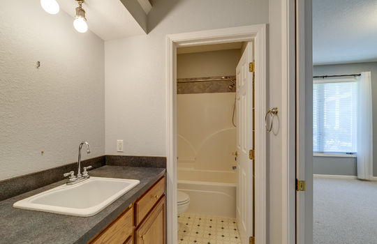 3600 W Erie Rd Int-40