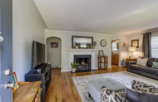 4746 Hannaford Dr Int-1